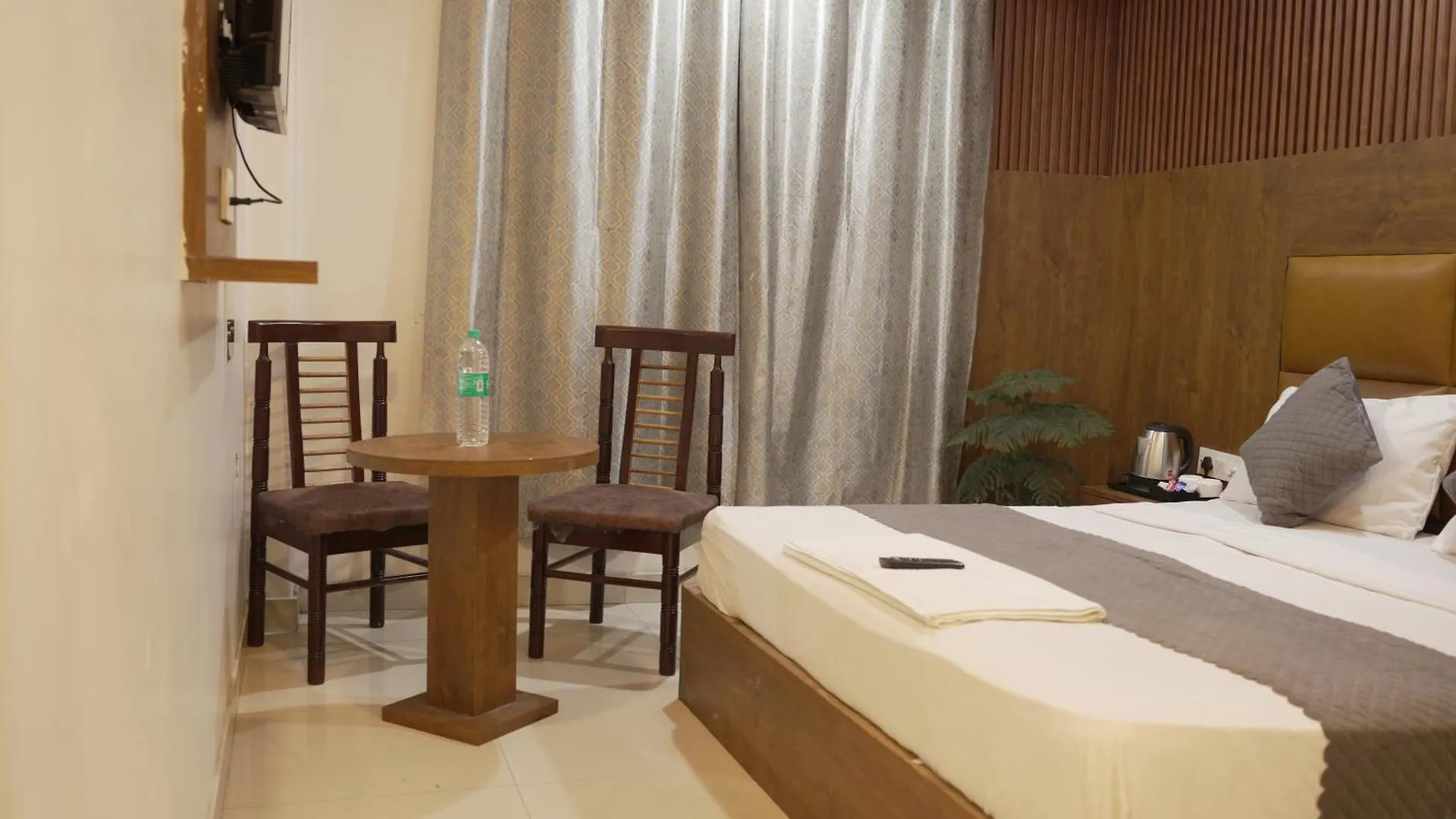 Hotel Air City Near Delhi Aiport New Delhi 4*,
