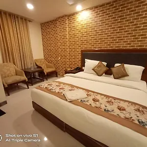 *** Hotel Paras Delhi Airport India